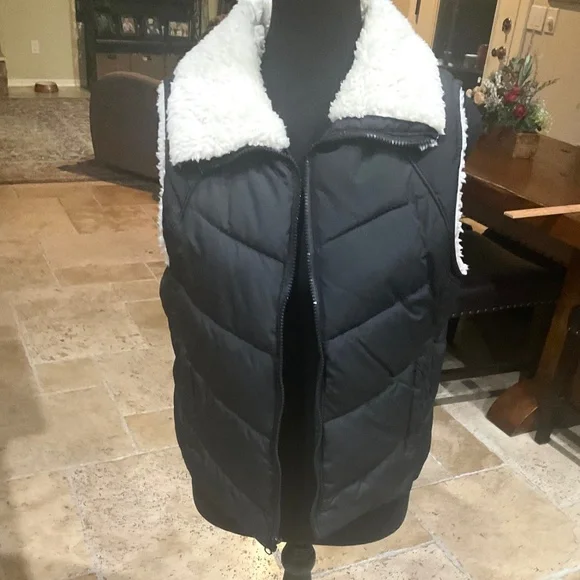 Women’s PAO Sport Black Quilted Puffy Vest Size L - Picture 3 of 10